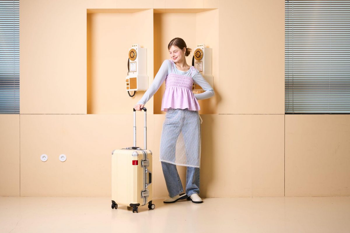 Persiapan solo traveling wanita dengan koper kabin yang aman dan ringan